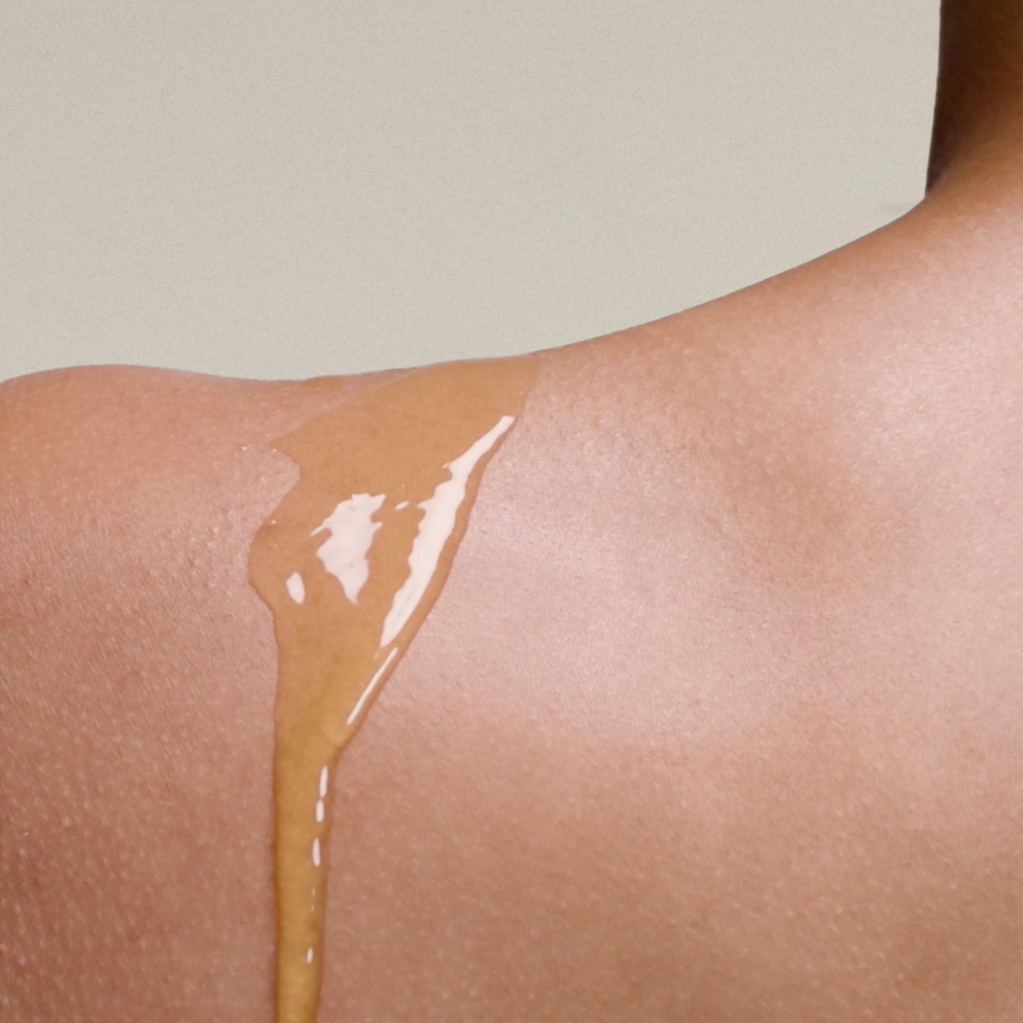 05_How_to_Use_Shower_Oil.jpg
